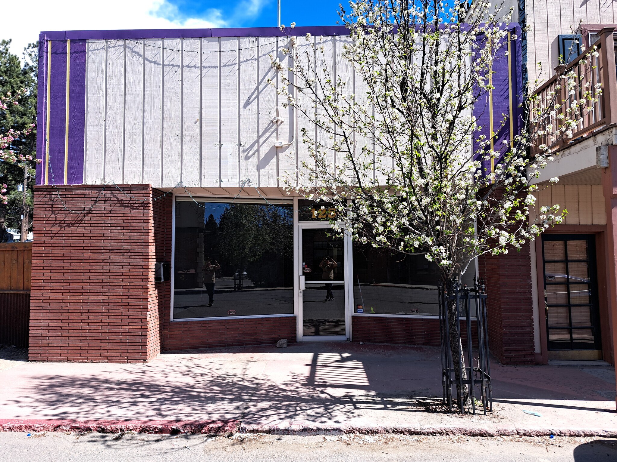125 and 133 Commercial Street portfolio of 2 properties for sale on LoopNet.ca Primary Photo- Image 1 of 3