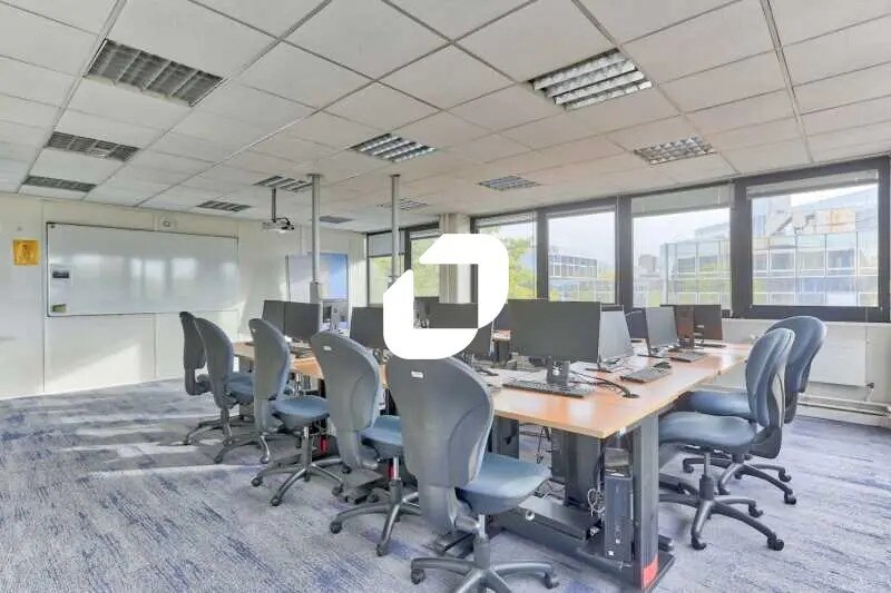 Bureau dans Évry-Courcouronnes à louer - Photo du bâtiment - Image 2 de 21