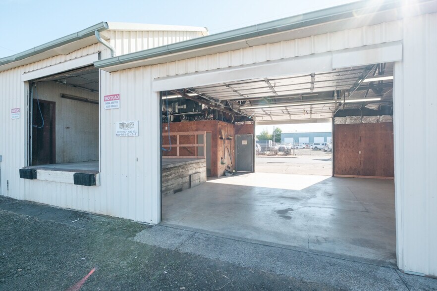 500 Queen Ave SW, Albany, OR à vendre - Photo du bâtiment - Image 3 de 24