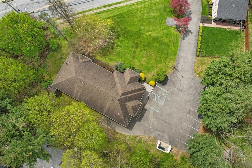 468 Gidney Ave, Newburgh, NY à vendre - Photo du bâtiment - Image 3 de 43