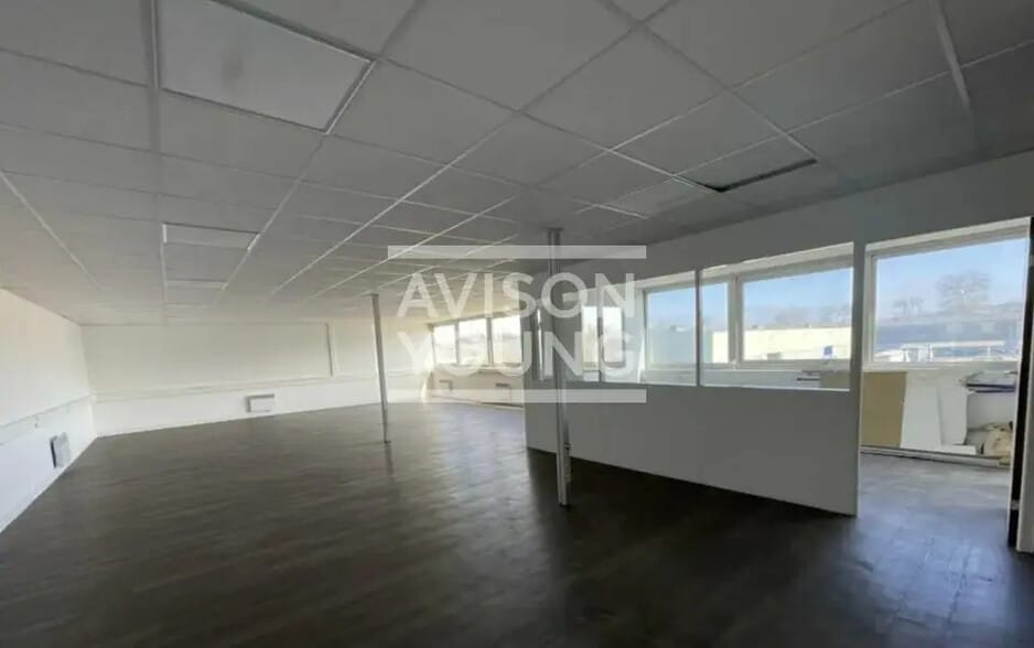 Flex in Sucy-en-Brie for lease - Interior Photo - Image 3 of 3
