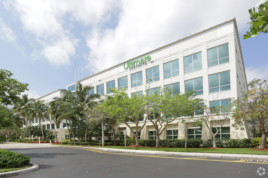 2400 N Commerce Pky, Weston, FL for lease - Primary Photo - Image 1 of 6