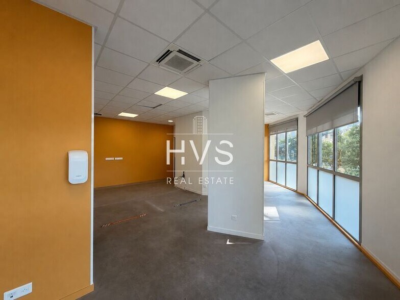 25 Rue Pascal Fieschi, Aix-en-Provence for lease - Interior Photo - Image 2 of 13