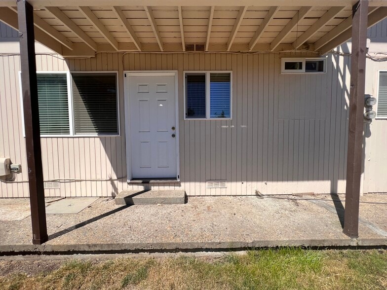 271 Clay St E, Monmouth, OR for sale - Interior Photo - Image 3 of 25