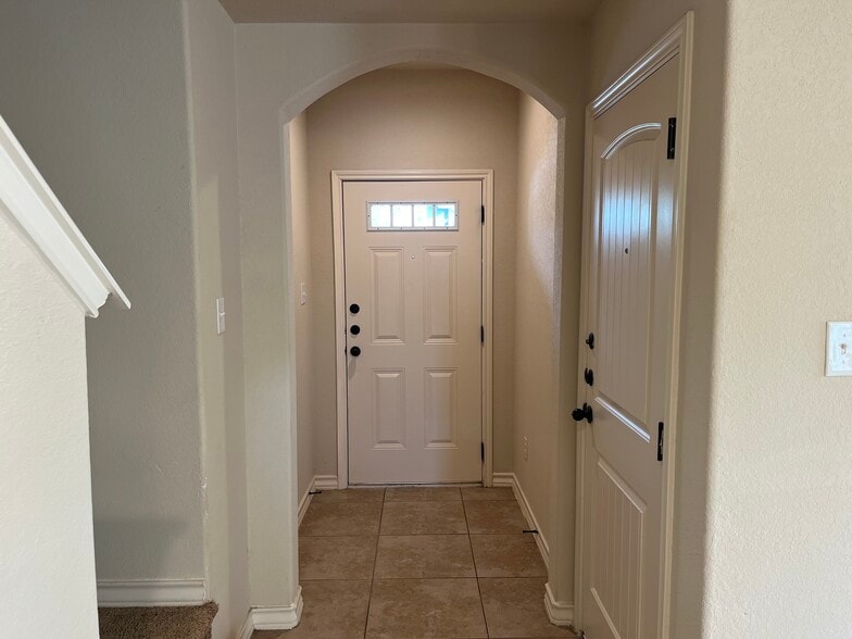 7002 Donovan Way, San Antonio, TX à vendre - Photo du bâtiment - Image 2 de 33