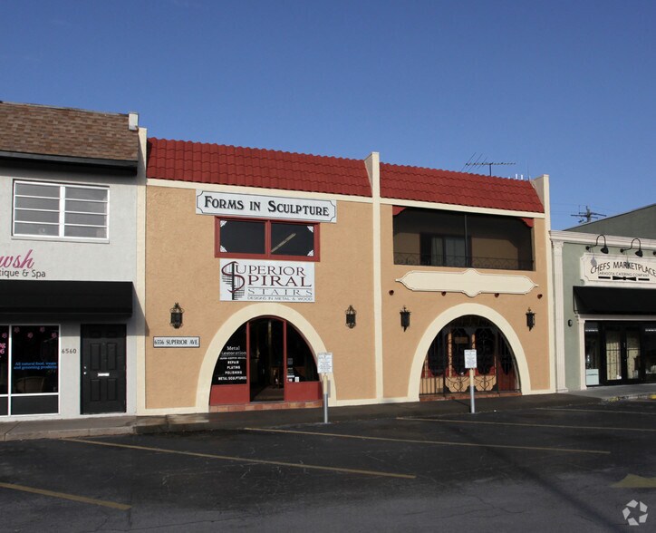 6556-6558 Superior Ave, Sarasota, FL à louer - Photo du bâtiment - Image 2 de 9