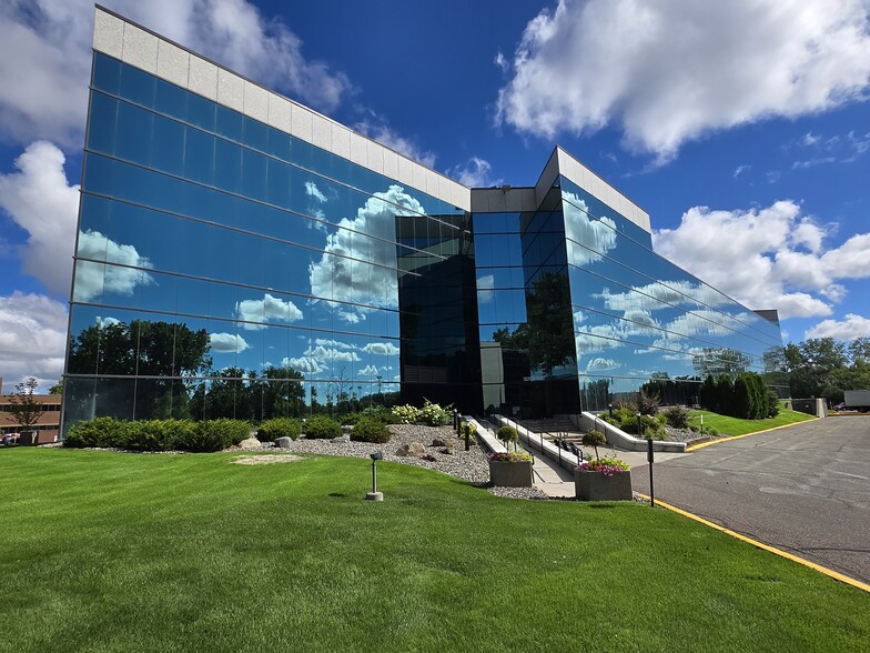 7100 Northland Cir N, Brooklyn Park, MN for lease - Building Photo - Image 1 of 23