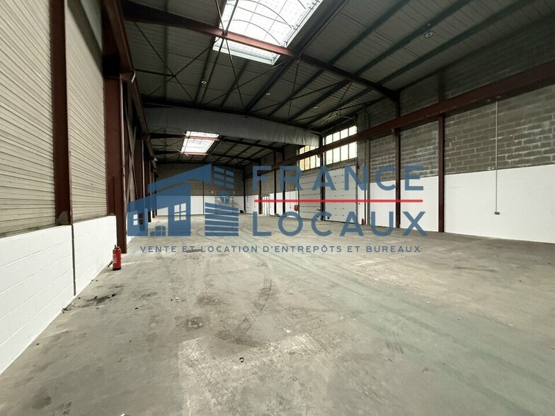 Flex in Le Thillay for lease - Building Photo - Image 3 of 4