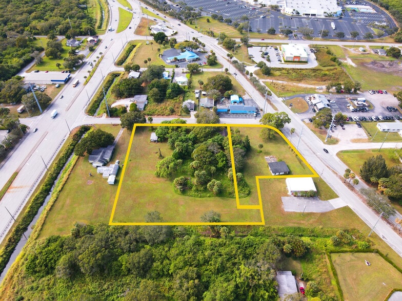 3805 Okeechobee Rd, Fort Pierce, FL à vendre - Photo du bâtiment - Image 1 de 30