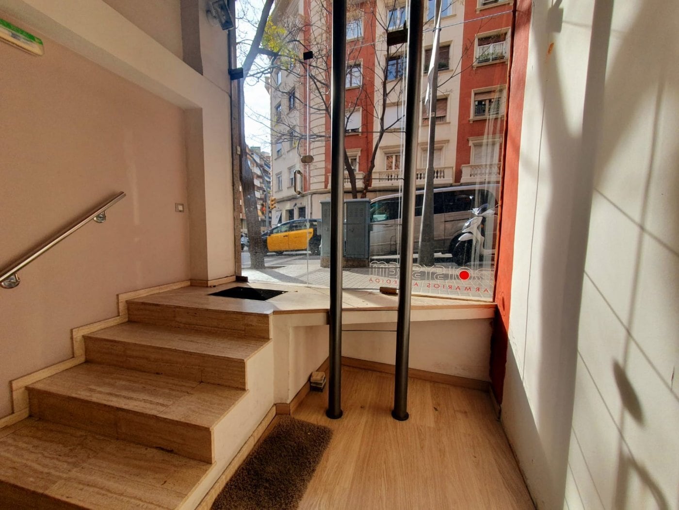 Office/Retail in Barcelona, Barcelona for lease Interior Photo- Image 1 of 9