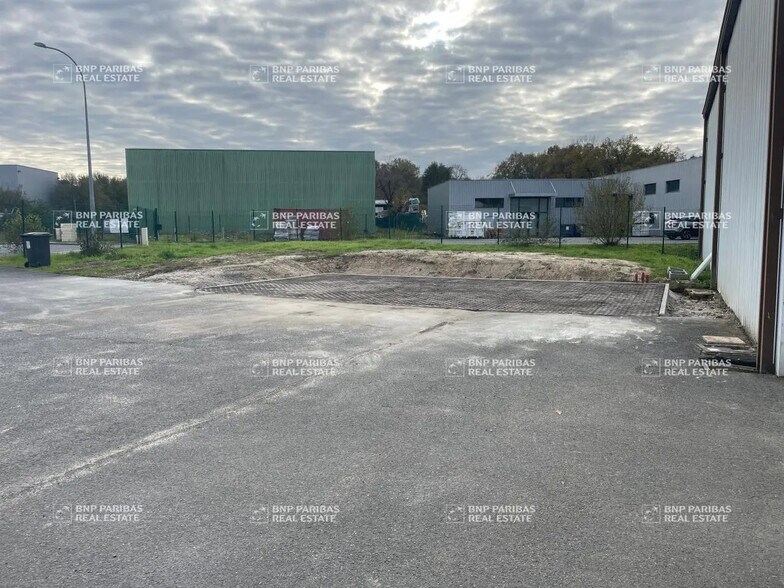 Bureau dans Eysines à louer - Photo du bâtiment - Image 3 de 10
