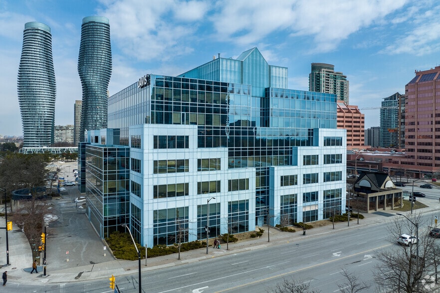 77 City Centre Dr, Mississauga, ON à louer - Photo du bâtiment - Image 2 de 6