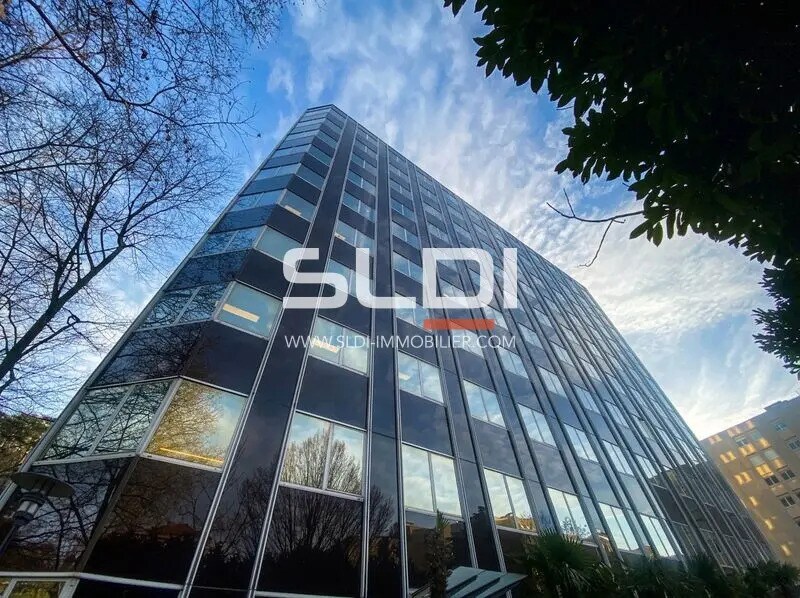Office in Lyon for sale Building Photo- Image 1 of 15
