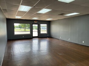 2680 Trenton Rd, Clarksville, TN for lease Interior Photo- Image 1 of 4