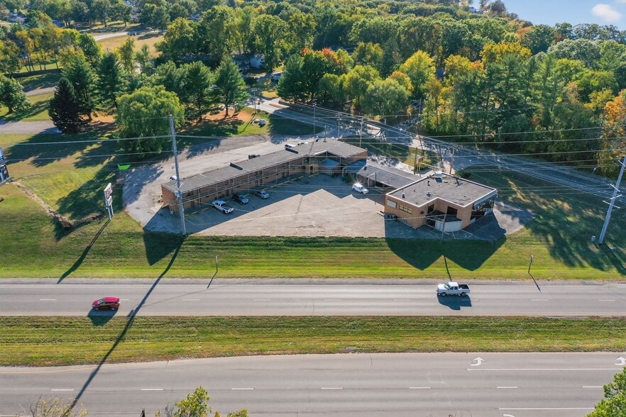 16 S Country Club Rd, Decatur, IL for sale - Primary Photo - Image 1 of 21