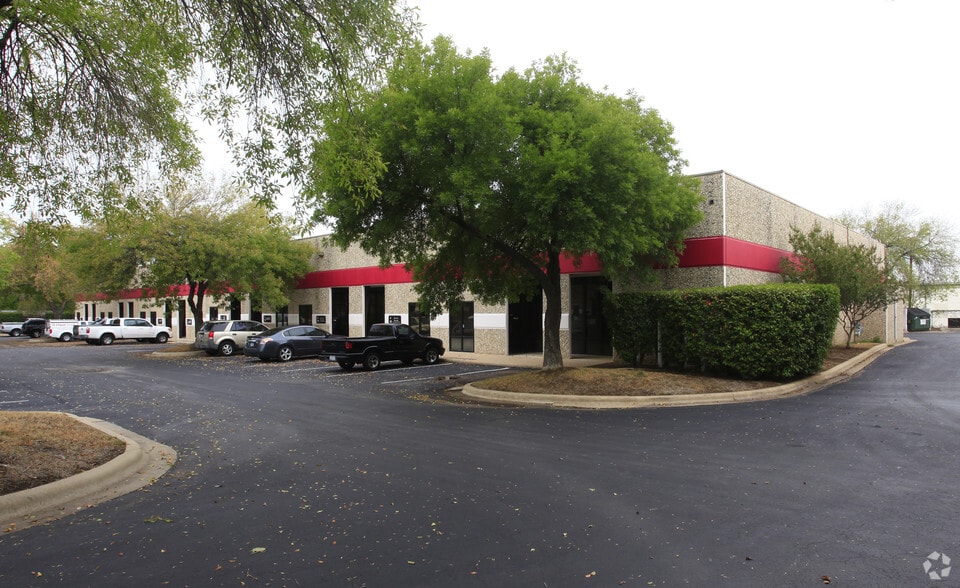 8222 N Lamar Blvd, Austin, TX for lease - Primary Photo - Image 1 of 3