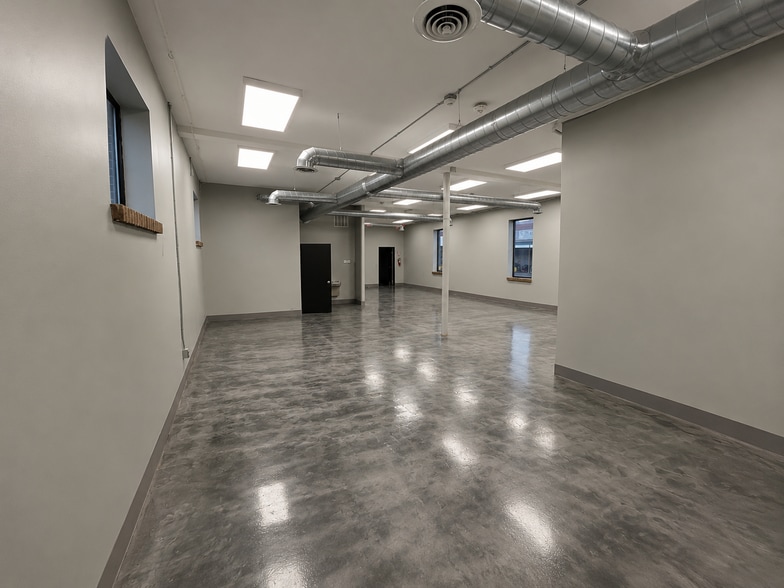 223-229 Lake Ave, Traverse City, MI for lease - Interior Photo - Image 3 of 5