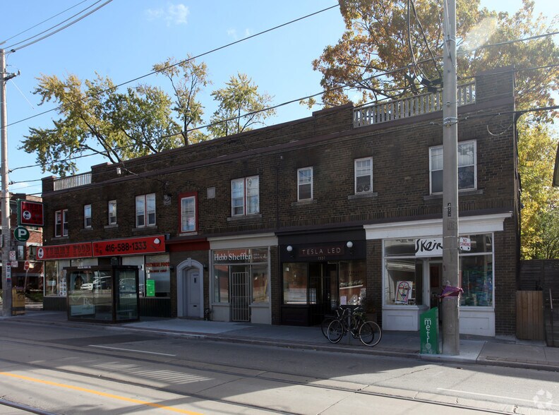 1531-1539 Queen St W, Toronto, ON à louer - Photo du bâtiment - Image 2 de 2