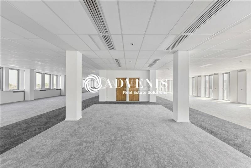 Bureau dans Bobigny à louer - Photo du bâtiment - Image 2 de 12