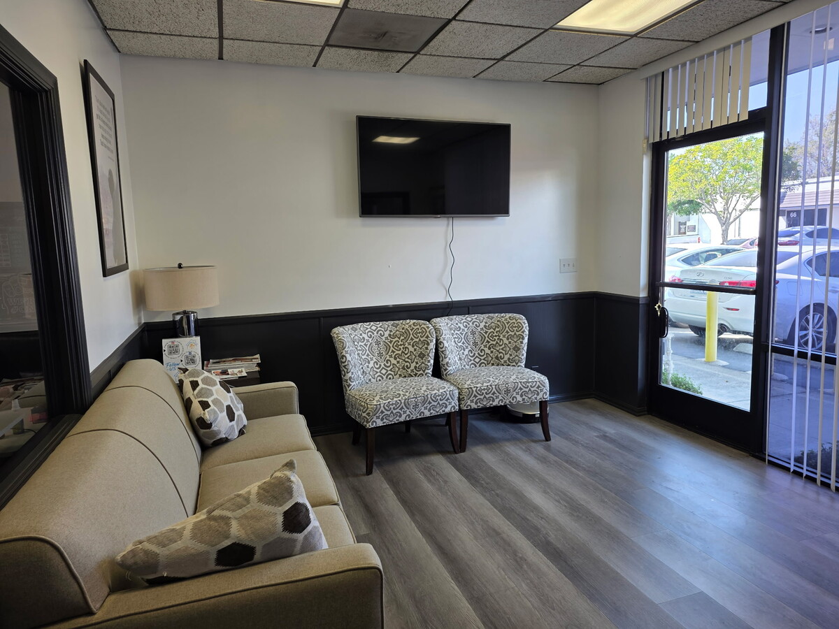 2-72 N Central Ave, Upland, CA 91786 - Unité 18 - - Photo intérieure - Image 2 of 10