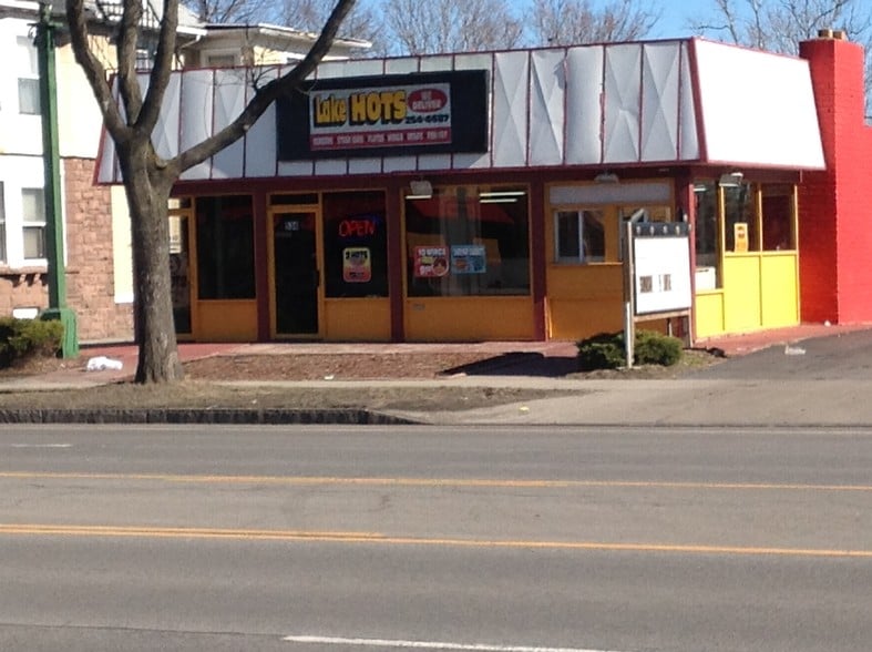 534 Lake Ave, Rochester, NY à vendre - Photo du bâtiment - Image 3 de 5