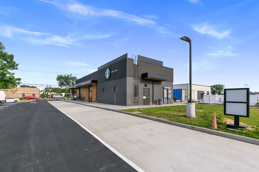 596 Franklin Ave, Franklin Square, NY à vendre - Photo du bâtiment - Image 3 de 11