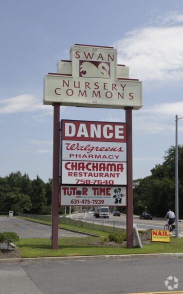 655 E Main St, East Patchogue, NY à louer - Photo du bâtiment - Image 1 de 11