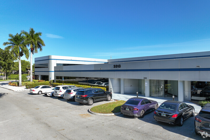 3313 W Commercial Blvd, Fort Lauderdale, FL à louer - Photo du b timent - Image 1 de 21