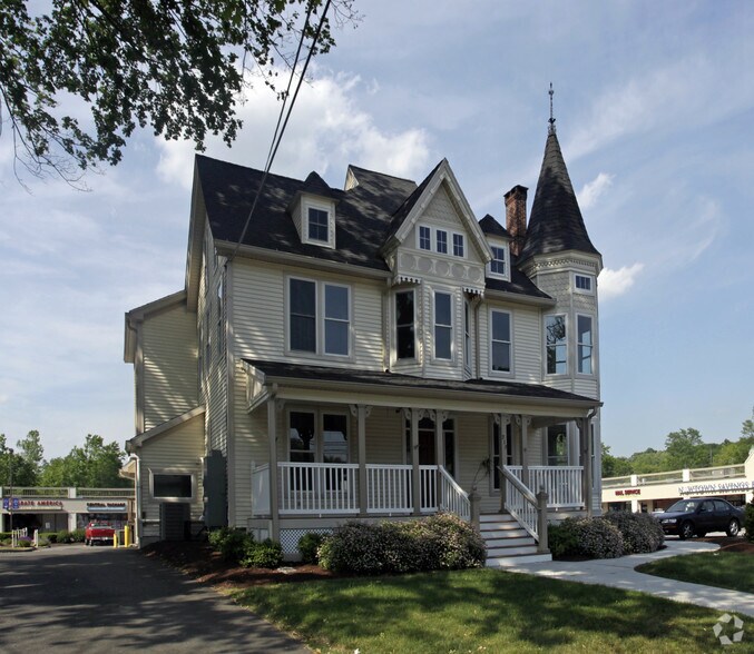213 Greenwood Ave, Bethel, CT à louer - Photo du bâtiment - Image 3 de 3