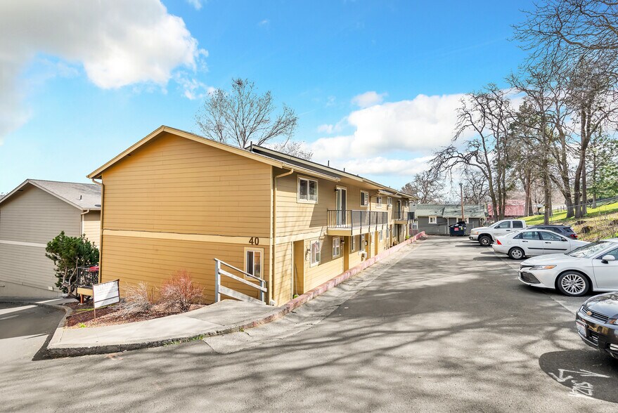 2408 W 10th St, The Dalles, OR à vendre - Photo du bâtiment - Image 2 de 15