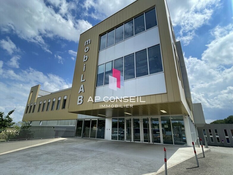 Flex in Versailles for lease - Building Photo - Image 1 of 3