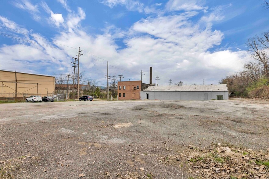 7500 Bessemer Ave, Cleveland, OH for sale - Building Photo - Image 3 of 27