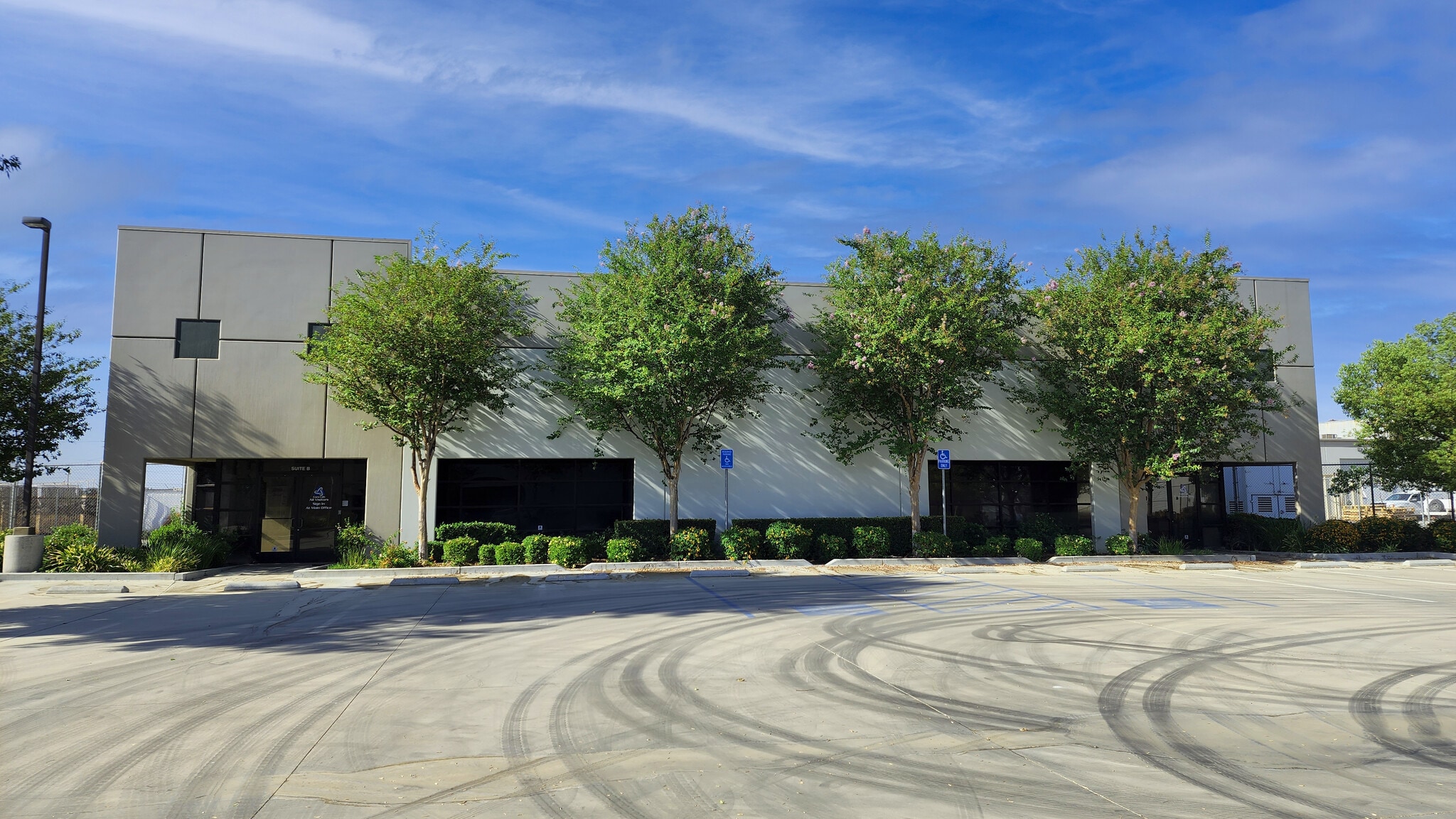 3441 Landco Dr, Bakersfield, CA for lease Building Photo- Image 1 of 2