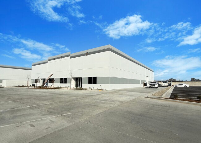 Plus de détails pour 4520-4608 New Horizon Blvd, Bakersfield, CA - Industriel à louer