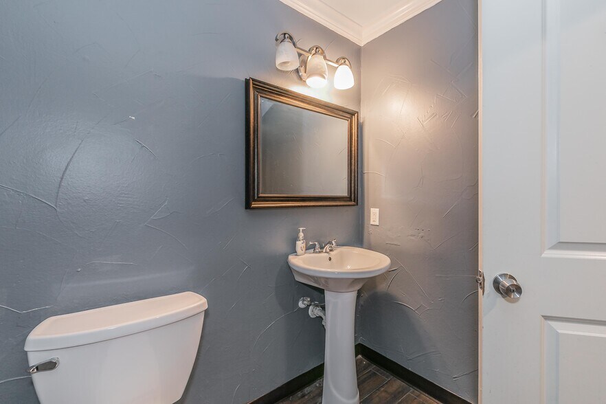 2823 Kendale Dr, Dallas, TX à vendre - Photo du bâtiment - Image 2 de 38