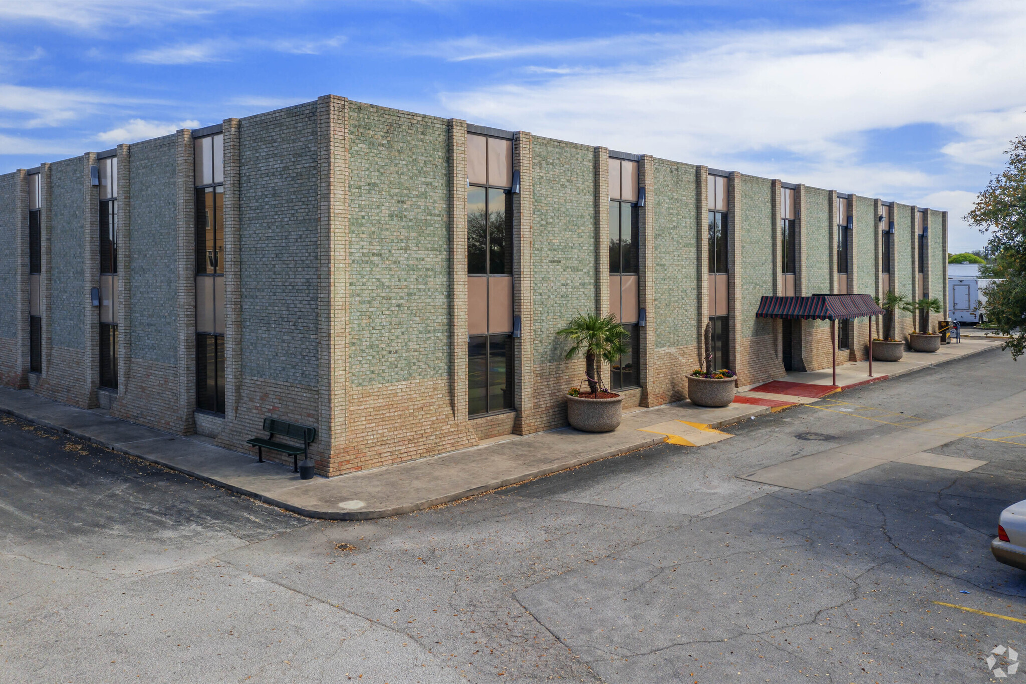 4400-4402 Vance Jackson Rd, San Antonio, TX for lease Primary Photo- Image 1 of 17