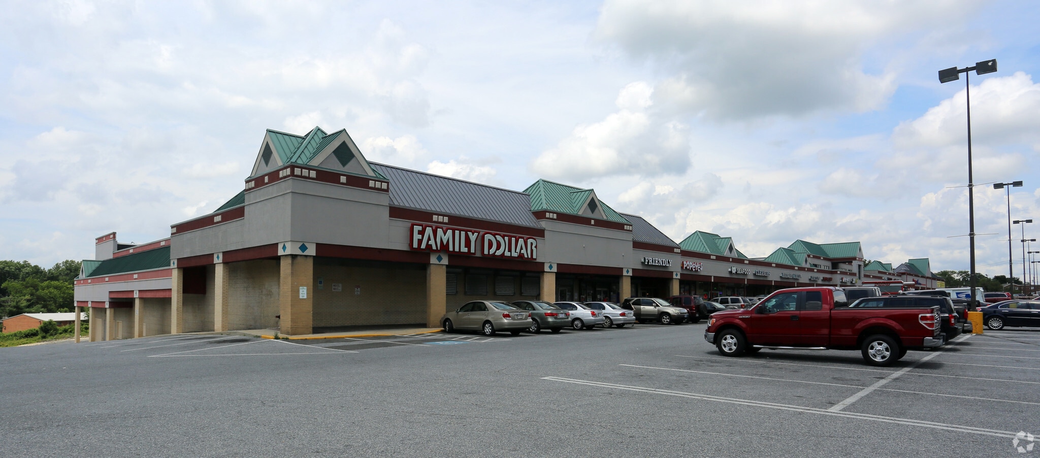 2346 Iverson St, Temple Hills, MD à louer Photo principale- Image 1 de 12