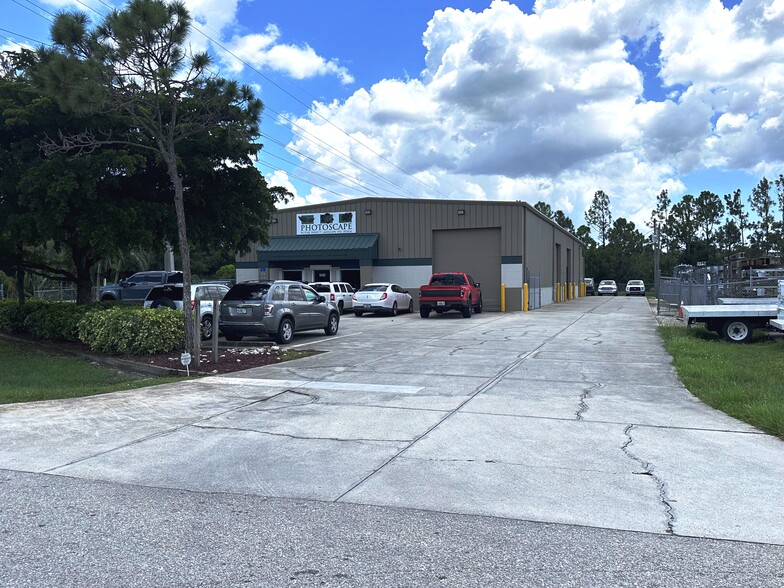 6460 Topaz Ct, Fort Myers, FL for lease - Building Photo - Image 2 of 9