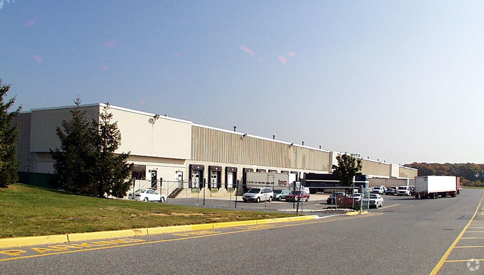 308 Herrod Blvd, South Brunswick, NJ for lease - Building Photo - Image 2 of 7