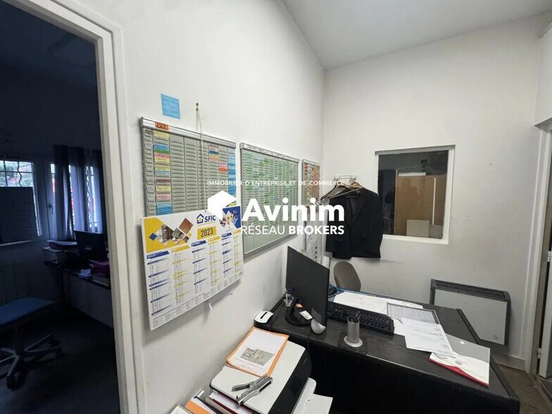 Industrial in Stains for lease - Interior Photo - Image 2 of 3