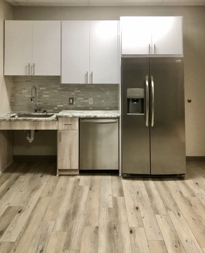 9723 Northcross Center Ct, Huntersville, NC for lease Interior Photo- Image 1 of 13