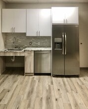 9723 Northcross Center Ct, Huntersville, NC for lease Interior Photo- Image 2 of 13