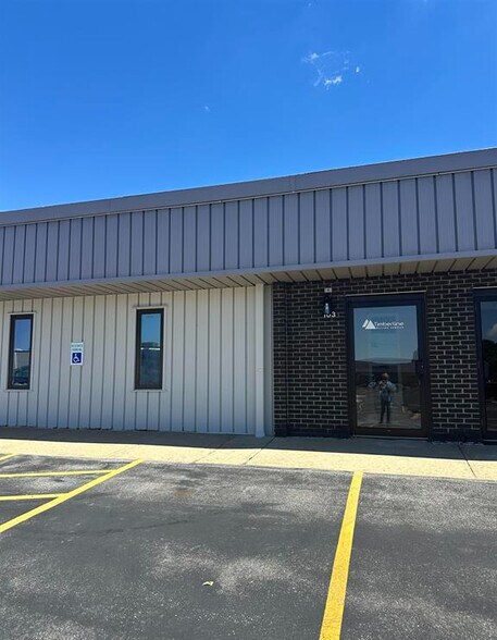 1605 W Candletree Dr, Peoria, IL à vendre - Photo du bâtiment - Image 1 de 12