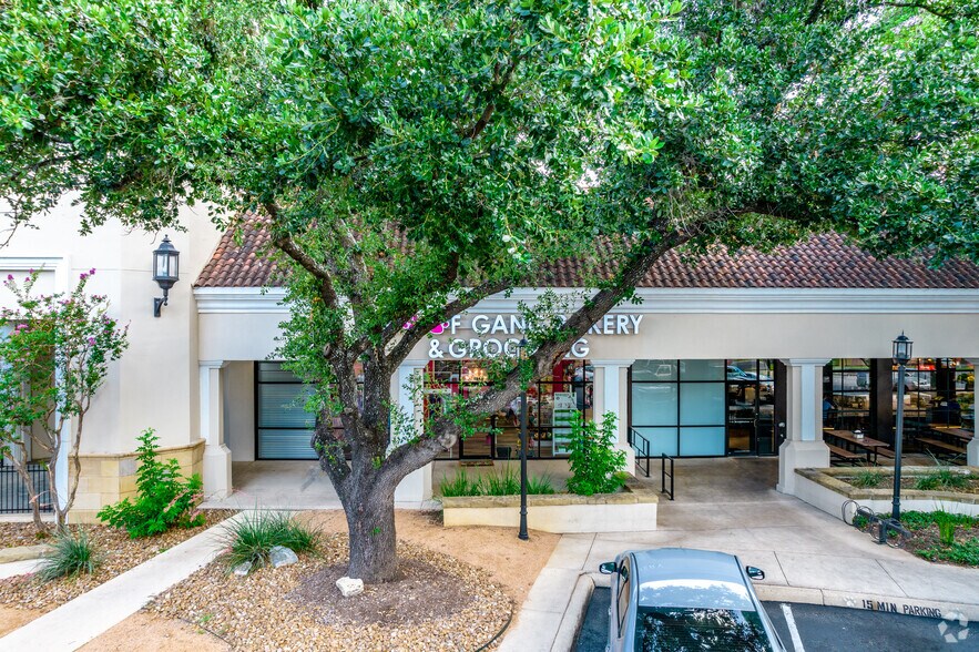 999 E Basse Rd, San Antonio, TX à louer - Photo du bâtiment - Image 3 de 42