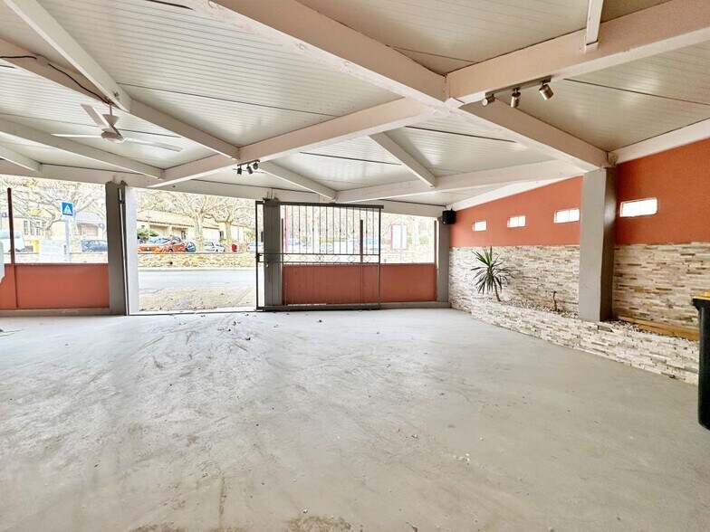Flex in Sauveterre for sale - Interior Photo - Image 2 of 12