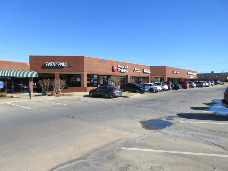 11601-11811 S Western Ave, Oklahoma City, OK for lease - Building Photo - Image 3 of 5