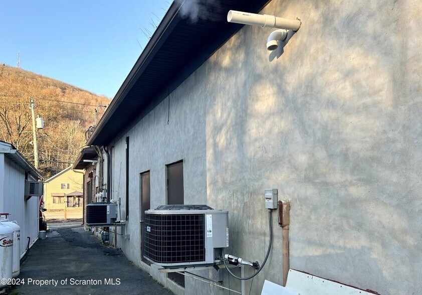 322 Northern Blvd, South Abington, PA à vendre - Photo du bâtiment - Image 3 de 9