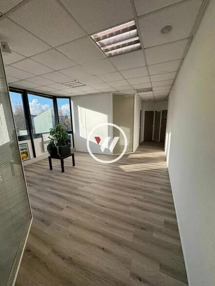 Bureau dans Roissy-en-France à louer - Photo intérieure - Image 3 de 7