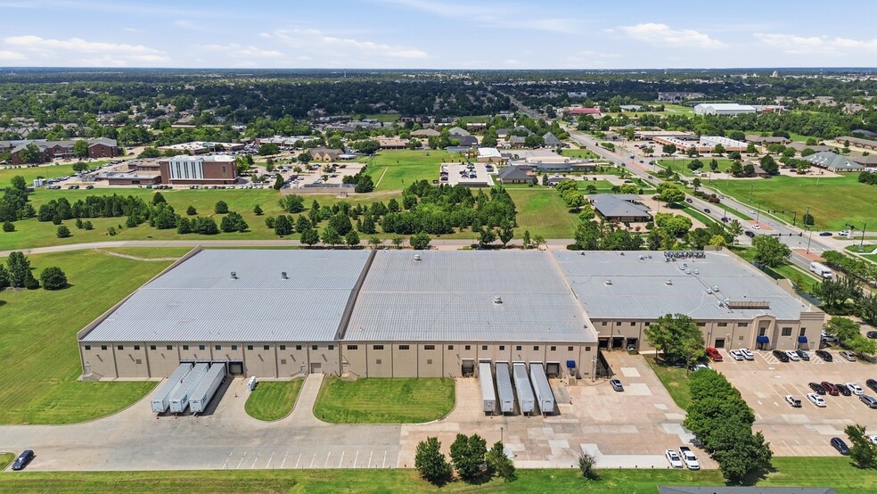 2101 S Kelly Ave, Edmond, OK for lease - Aerial - Image 3 of 7