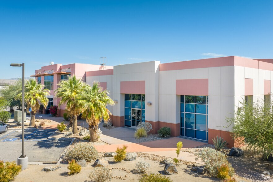 73771 Dinah Shore Dr, Palm Desert, CA à louer - Photo du bâtiment - Image 3 de 5